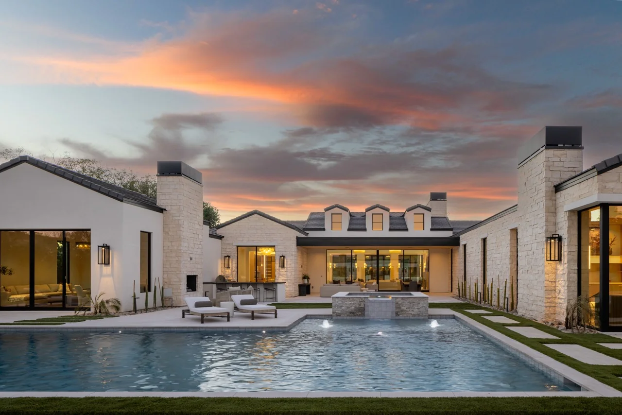 Via Los Ranchos Estate secondary backyard view