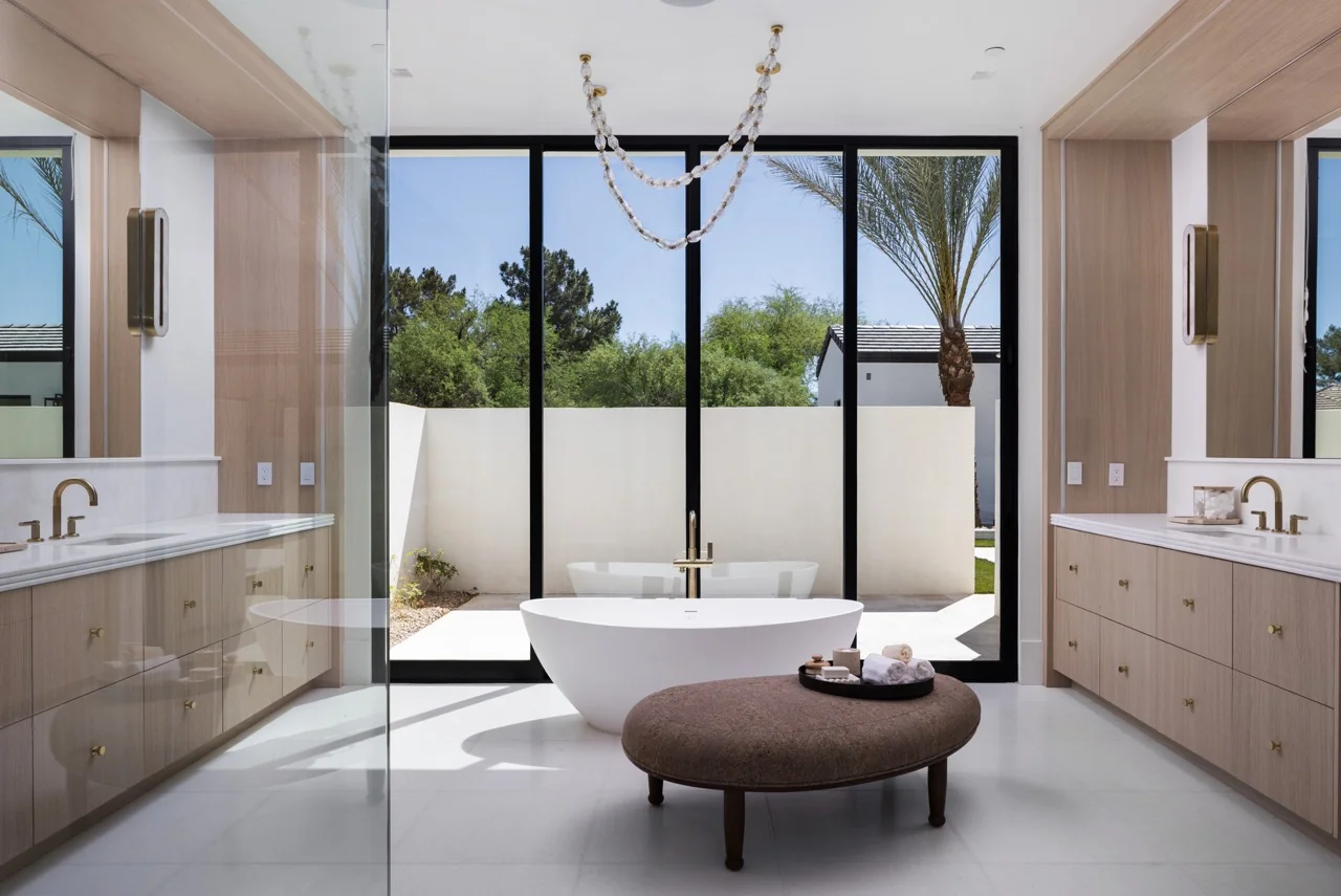 Via Los Ranchos Estate primary bathroom interior